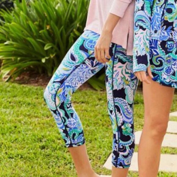 Lilly Pulitzer Luxletic Leggings Size XS in Siren and Spirits Print EEUC - Picture 3 of 4